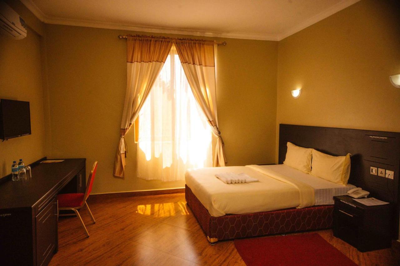 Panone Hotel Boma Boma la Ngombe Eksteriør bilde
